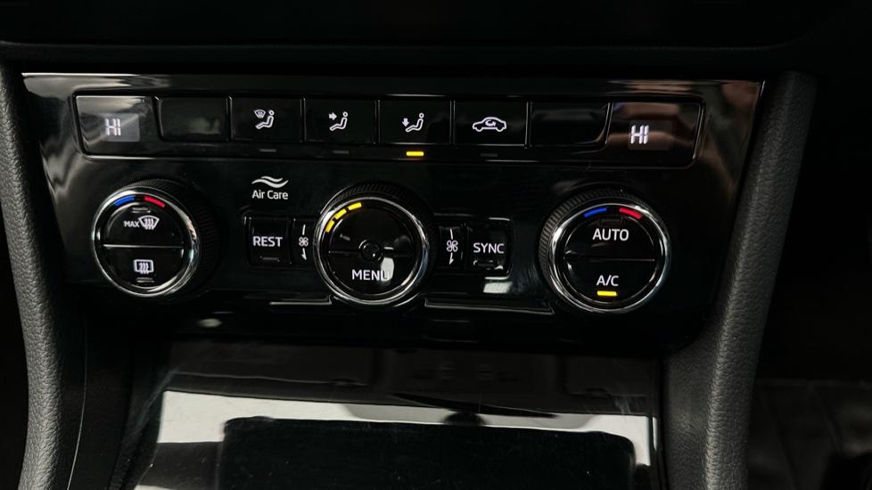 Dual Climate Control  / Air Conditioning 