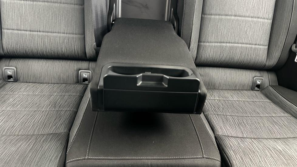 Rear Armrest/ Cup Holder