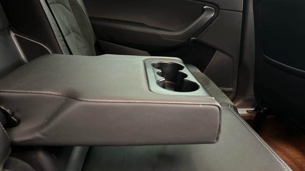 Rear Armrest/ Cup Holder