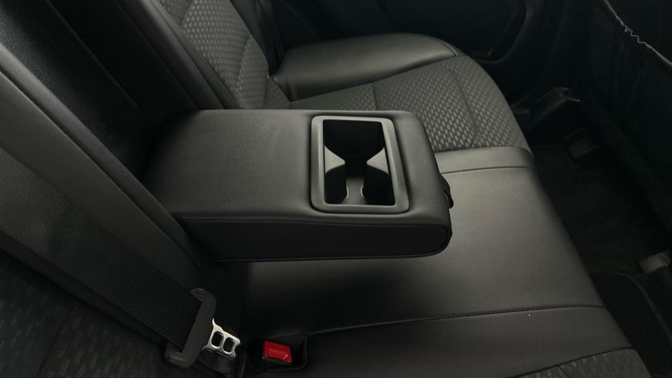 Rear Armrest/ Cup Holder