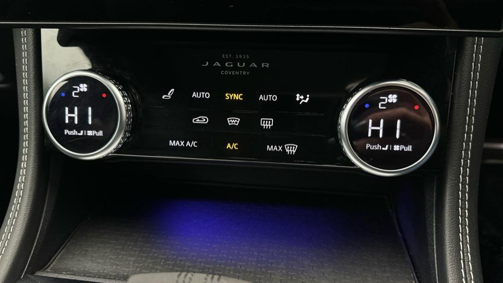 Dual Climate Control  / Air Conditioning 