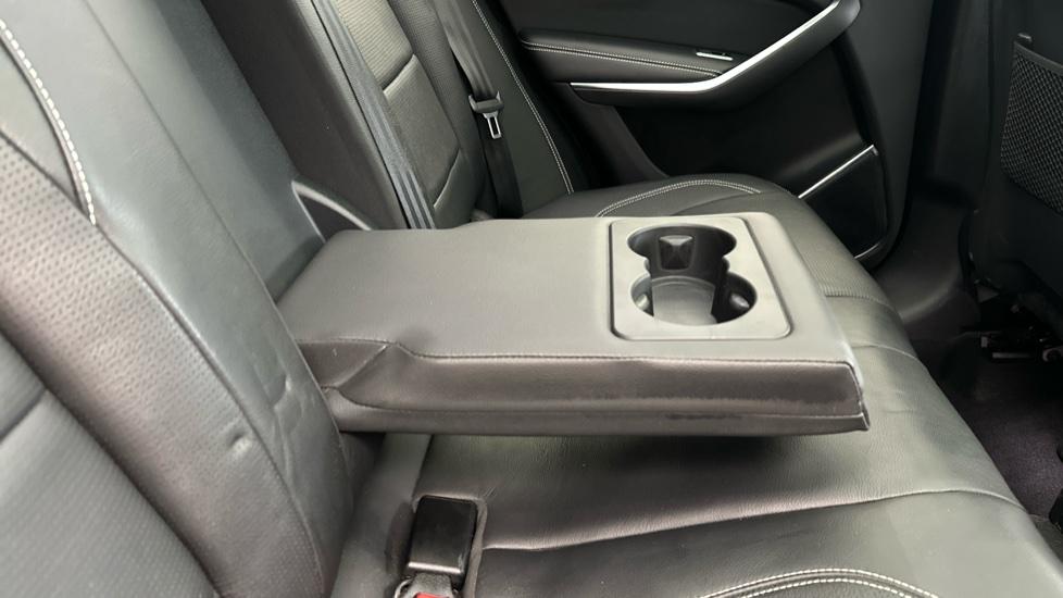 Rear Armrest/ Cup Holder