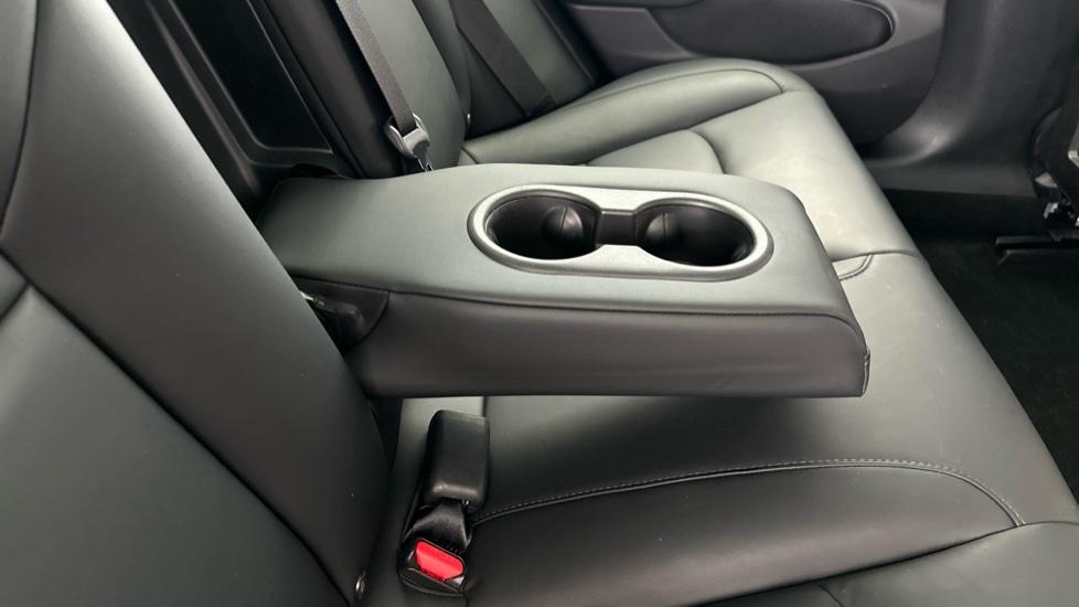 Rear Armrest/ Cup Holder