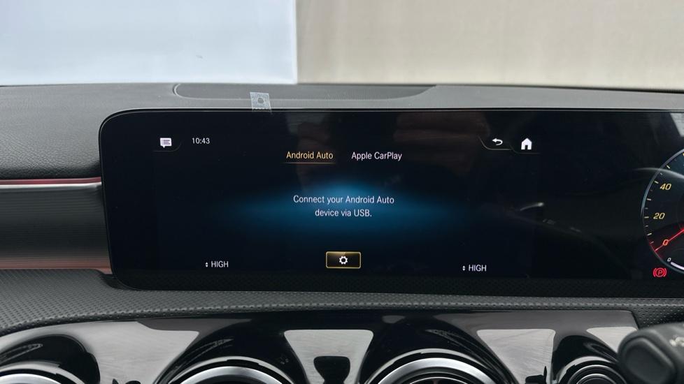 Apple Car Play & Android Auto