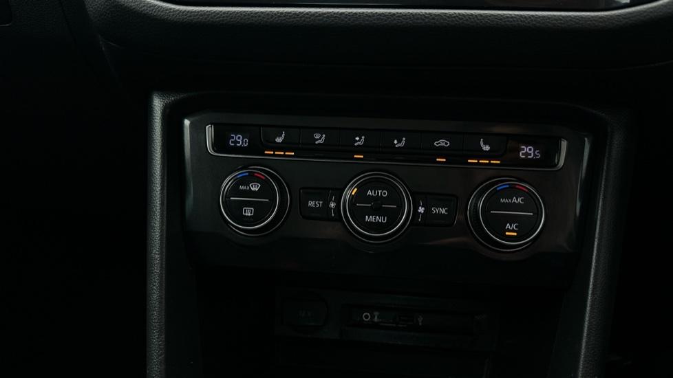 Air Conditioning /Dual Climate Control /Heated Seats 