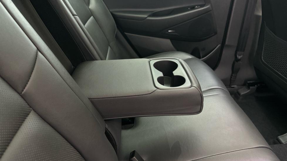 Rear Armrest/ Cup Holder