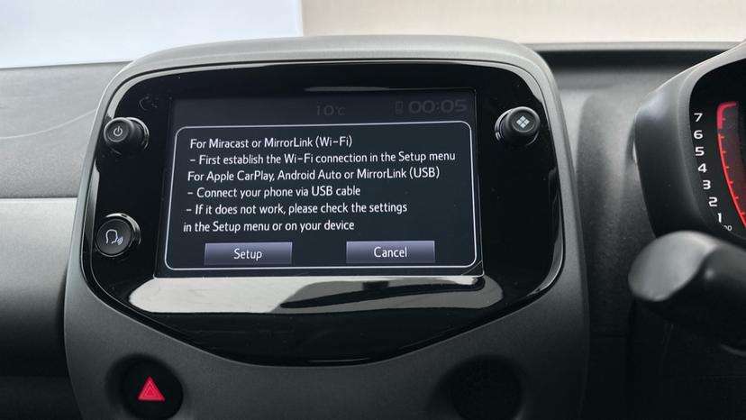 Apple CarPlay / Android Auto 