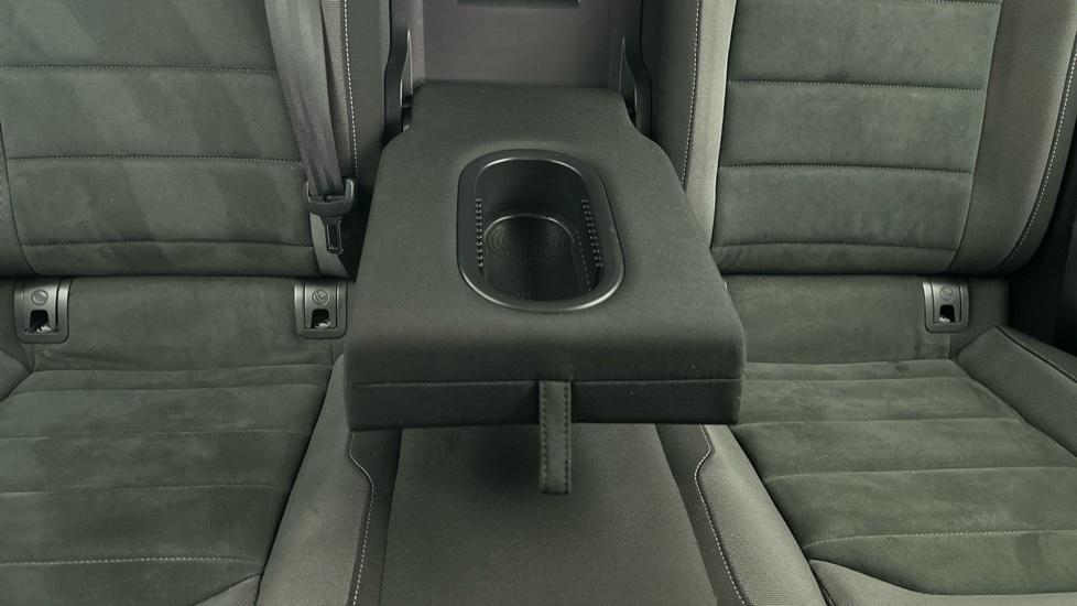 Rear Armrest/ Cup Holder