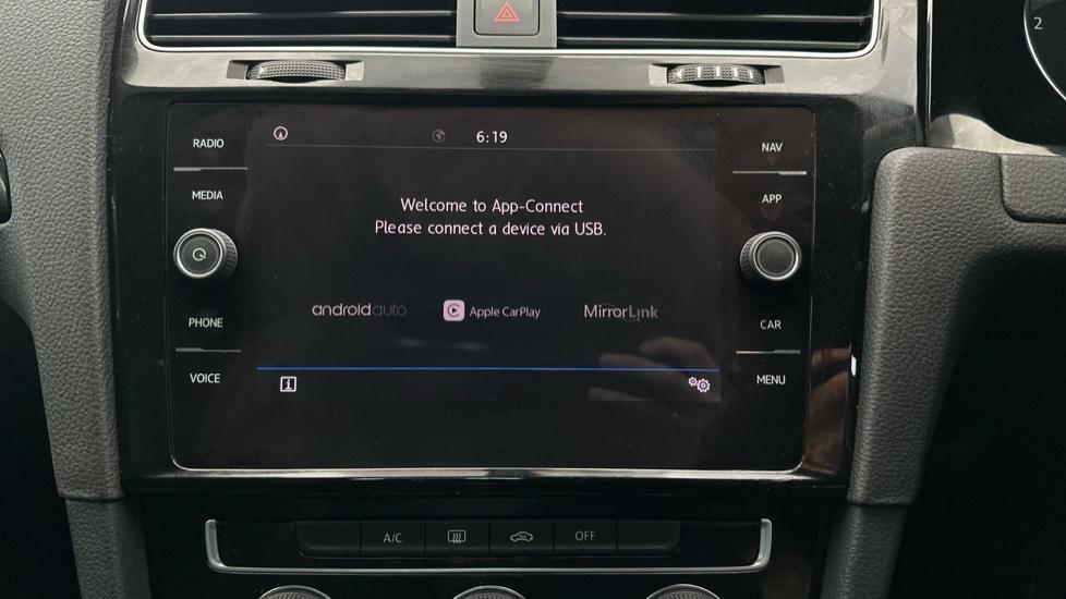 Apple Car Play & Android Auto