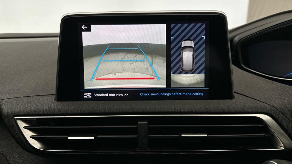 Rear View Camera /360/Park Pilot 