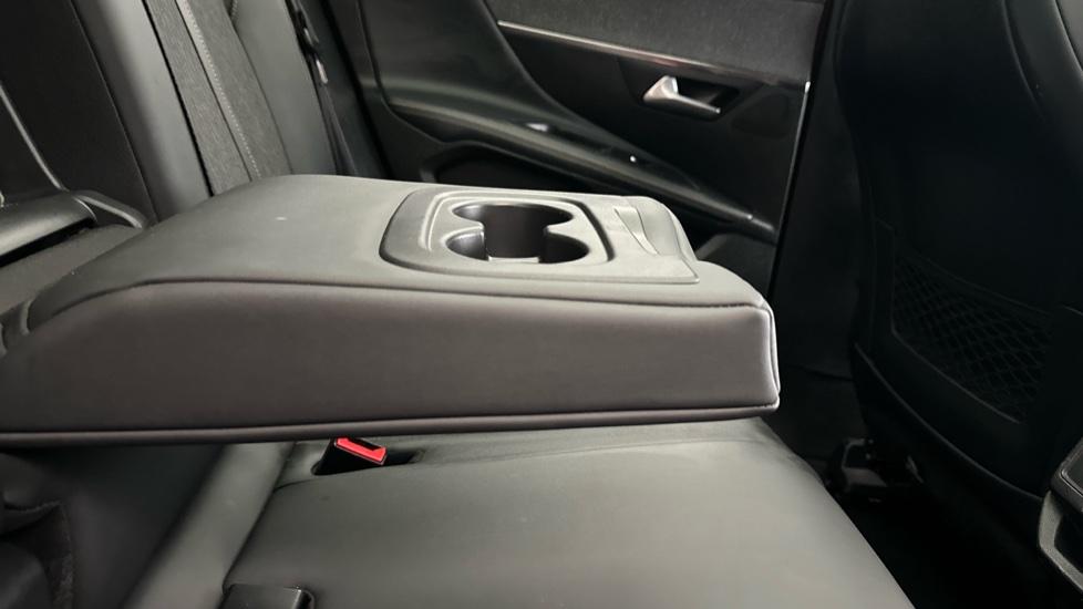 Rear Armrest/ Cup Holder