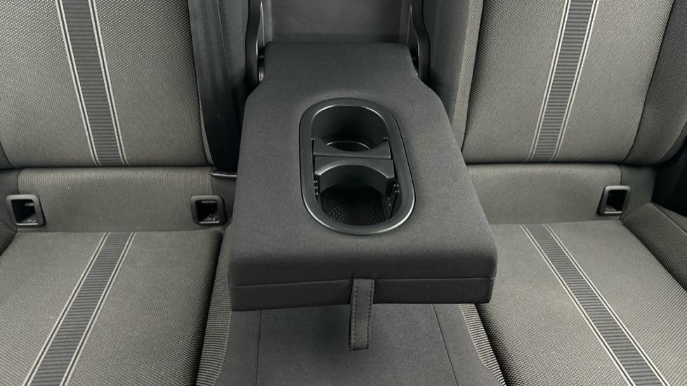 Rear Armrest/ Cup Holder