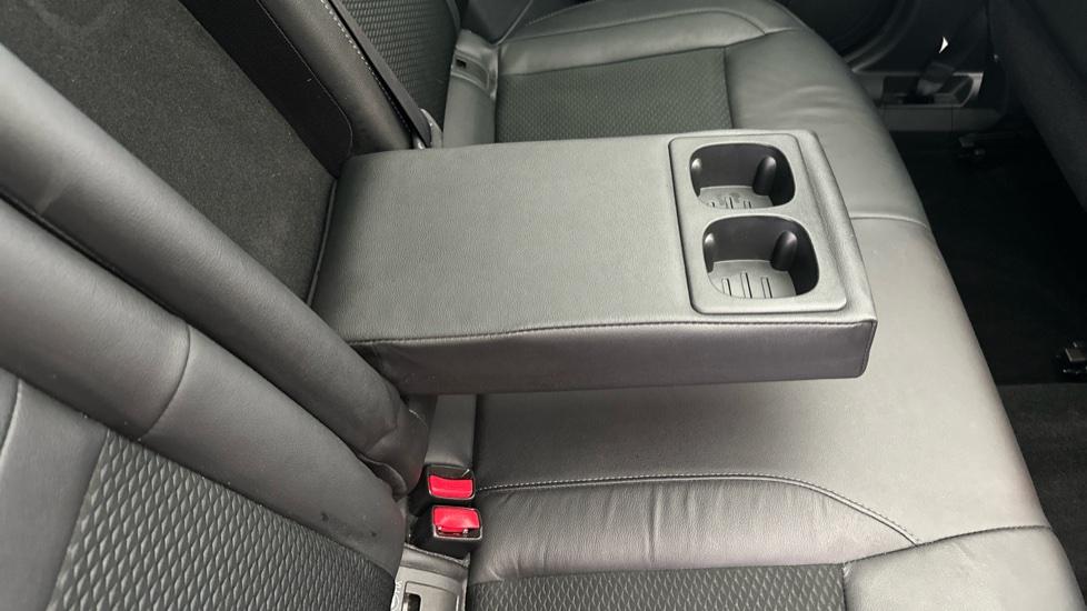 Rear Armrest/ Cup Holder