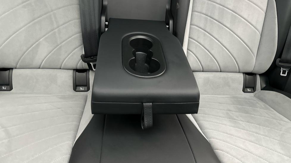 Rear Armrest/ Cup Holder