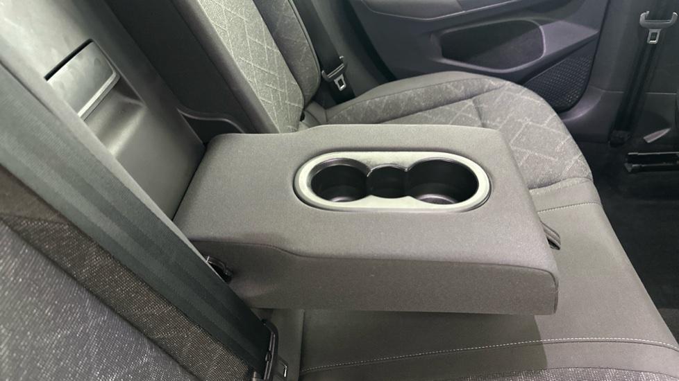 Rear Armrest/ Cup Holder