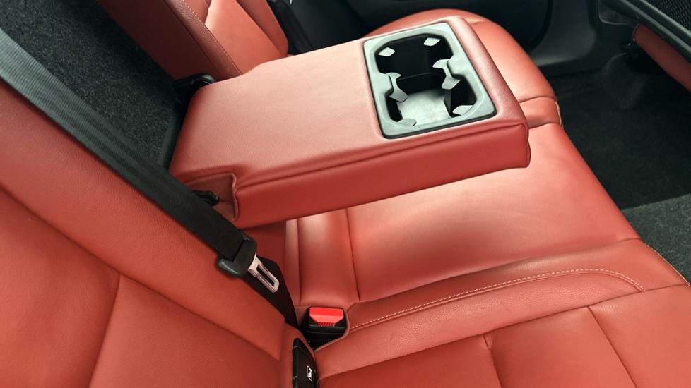 Rear Armrest/ Cup Holder