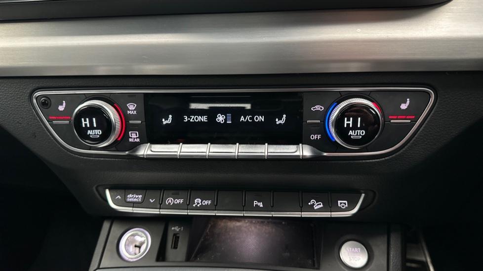 Dual Climate Control / Air Conditioning / Heated Seats 