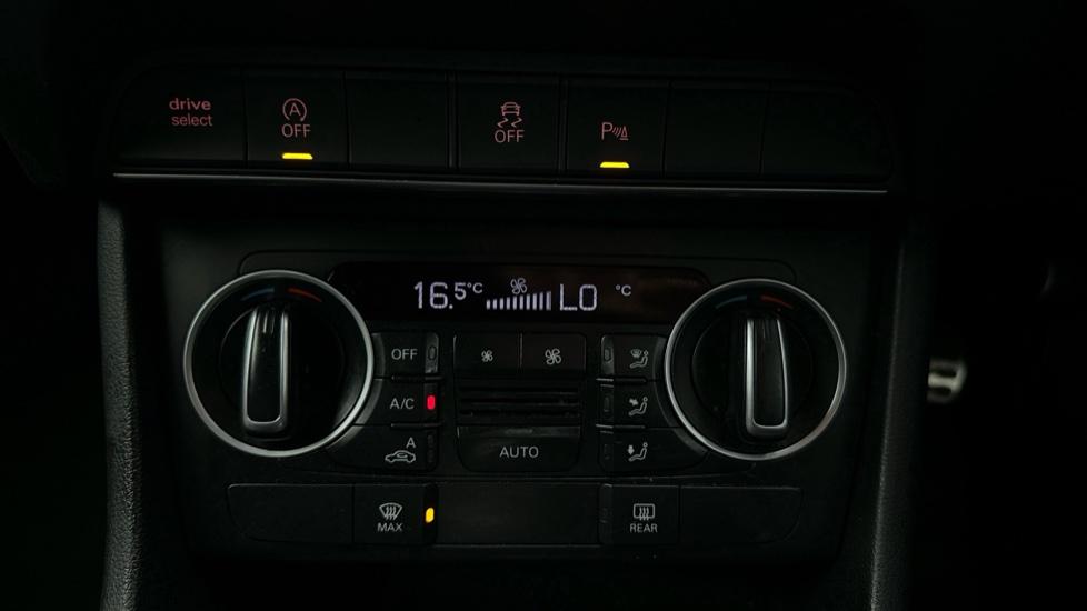 Air Conditioning / Dual Climate Control /Auto Stop/Start 