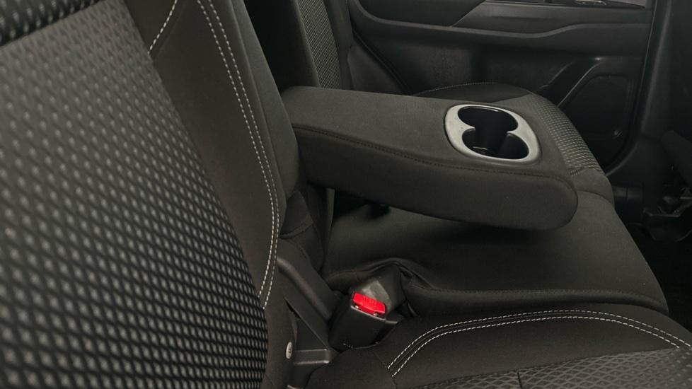 Rear Armrest/ Cup Holder