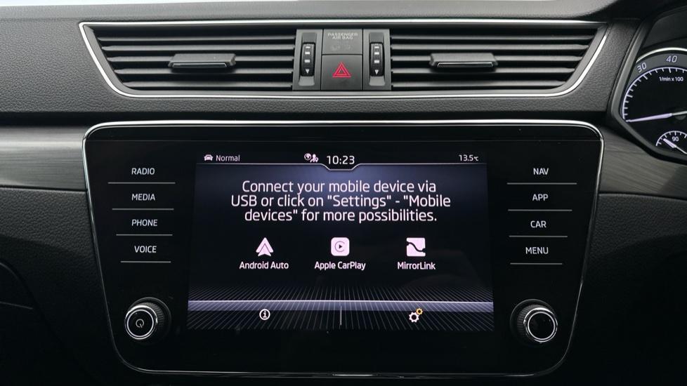 Apple Car Play & Android Auto