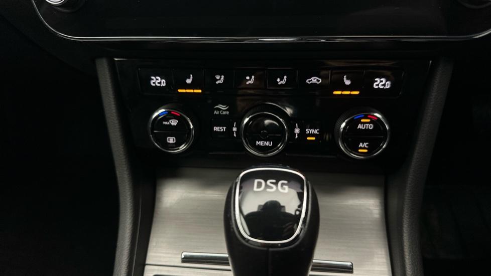 Air Conditioning /Dual Climate Control /Heated Seats 