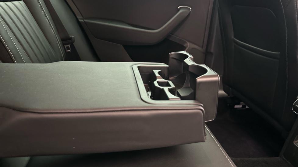 Rear Armrest/ Cup Holder