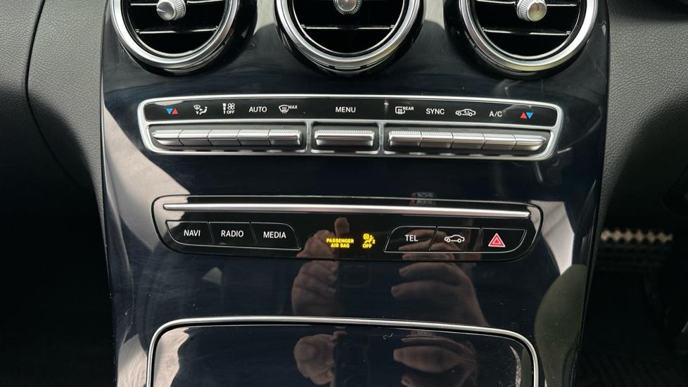 Dual Climate Control / Air Conditioning 