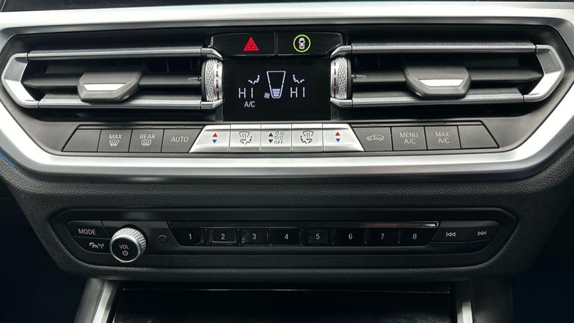 Dual Climate Control  / Air Conditioning 