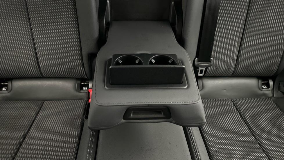 Rear Armrest/ Cup Holder