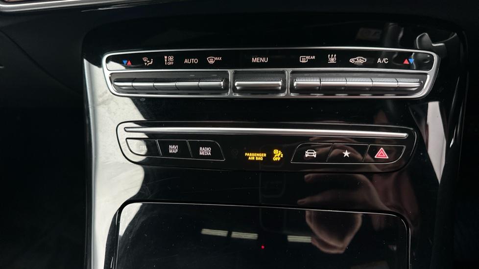 Dual Climate Control / Air Conditioning 