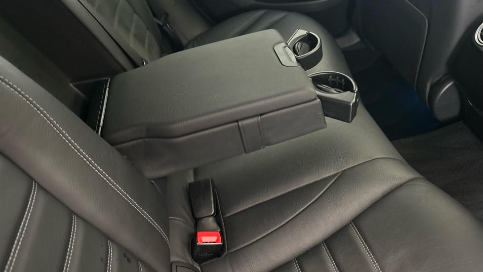 Rear Armrest/ Cup Holder