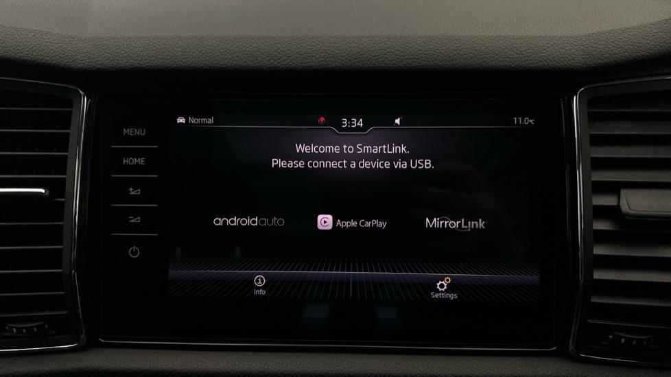 Apple Car Play & Android Auto