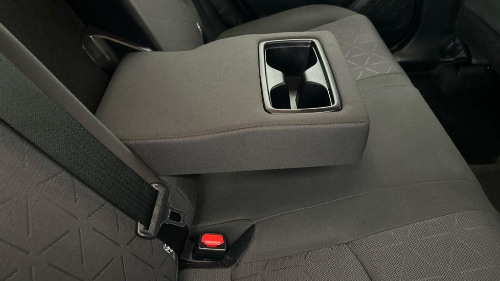 Rear Armrest/ Cup Holder