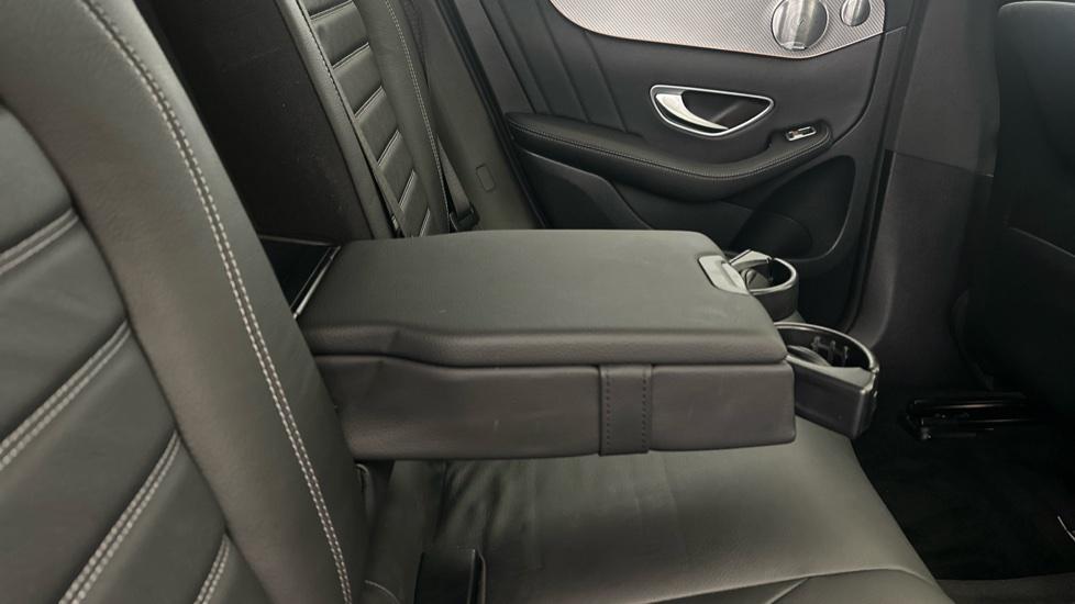 Rear Armrest/ Cup Holder