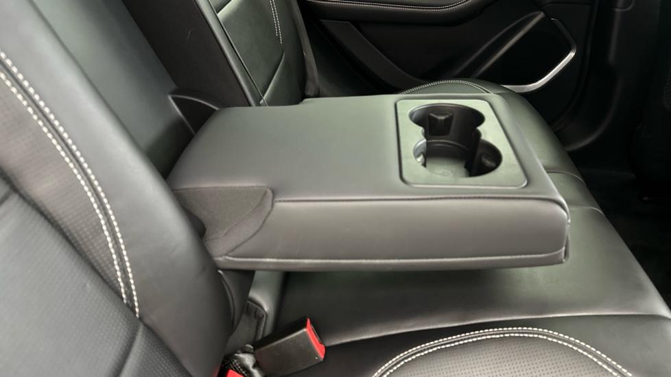 Rear Armrest/ Cup Holder