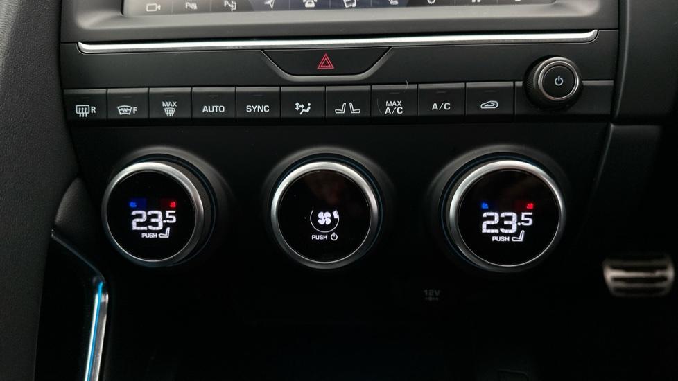 Air Conditioning / Dual Climate Control / Heated Seats 