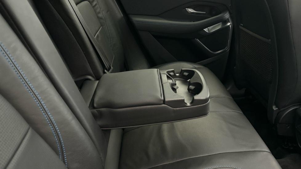 Rear Armrest/ Cup Holder