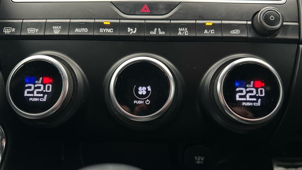 Air Conditioning /Dual Climate Control /Heated Seats 