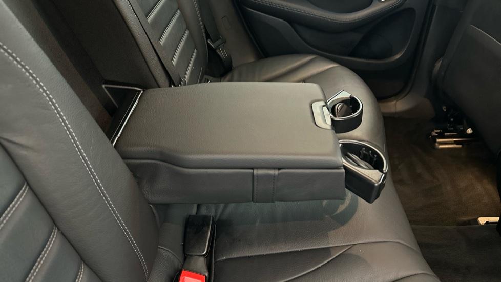 Rear Armrest/ Cup Holder