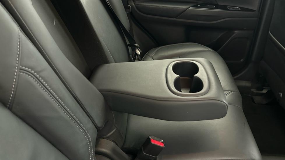 Rear Armrest/ Cup Holder