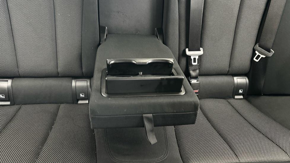 Rear Armrest/ Cup Holder