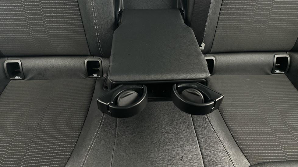 Rear Armrest/ Cup Holder