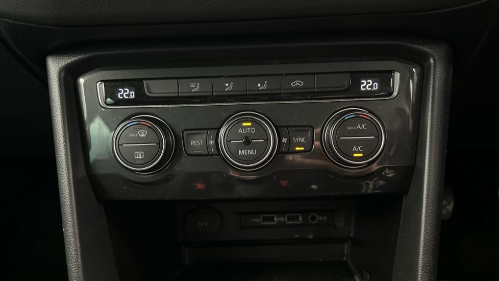 Air Conditioning /Dual Climate Control 