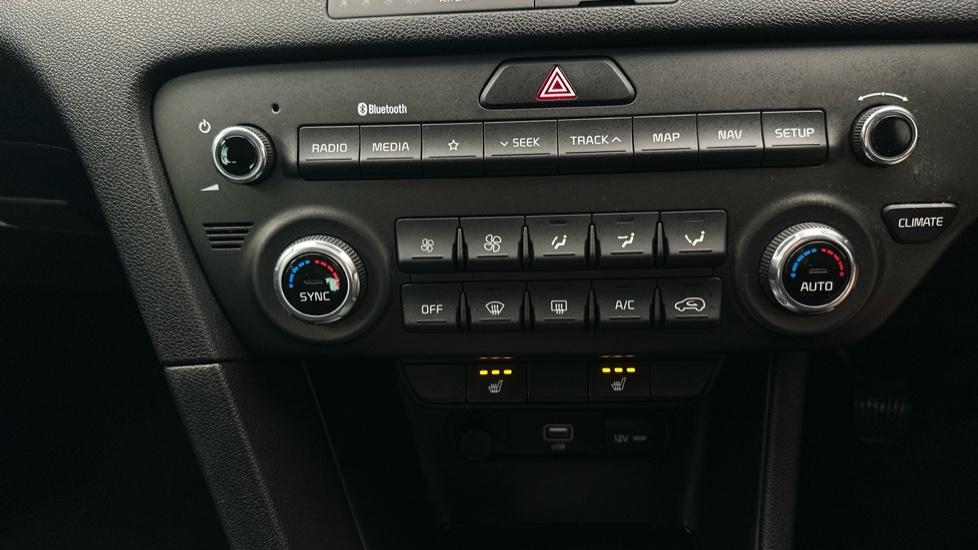 Air Conditioning /Dual Climate Control /Heated Seats 