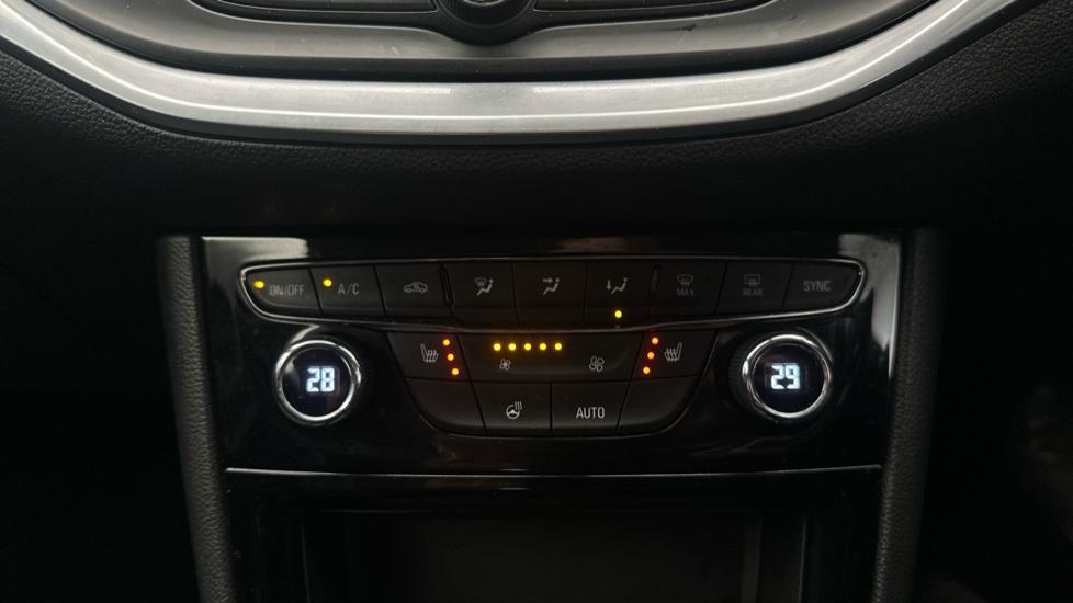 Air Conditioning /Heated Seats 