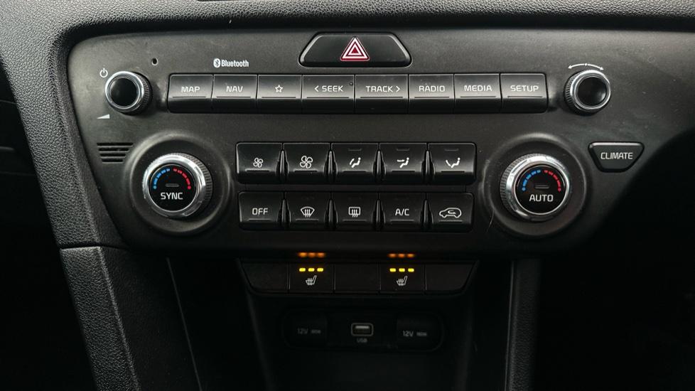 Air Conditioning /Dual Climate Control /Heated Seats 