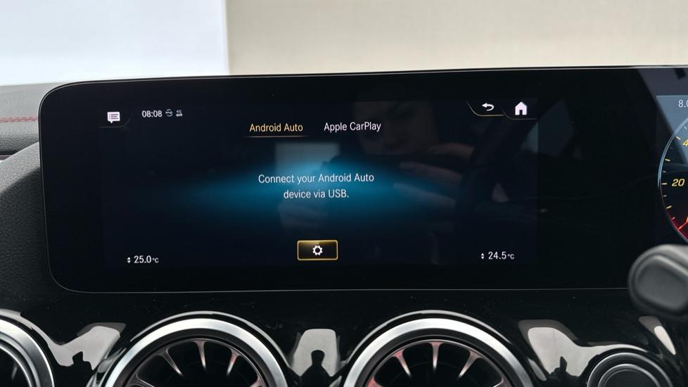 Apple CarPlay/Android Auto 