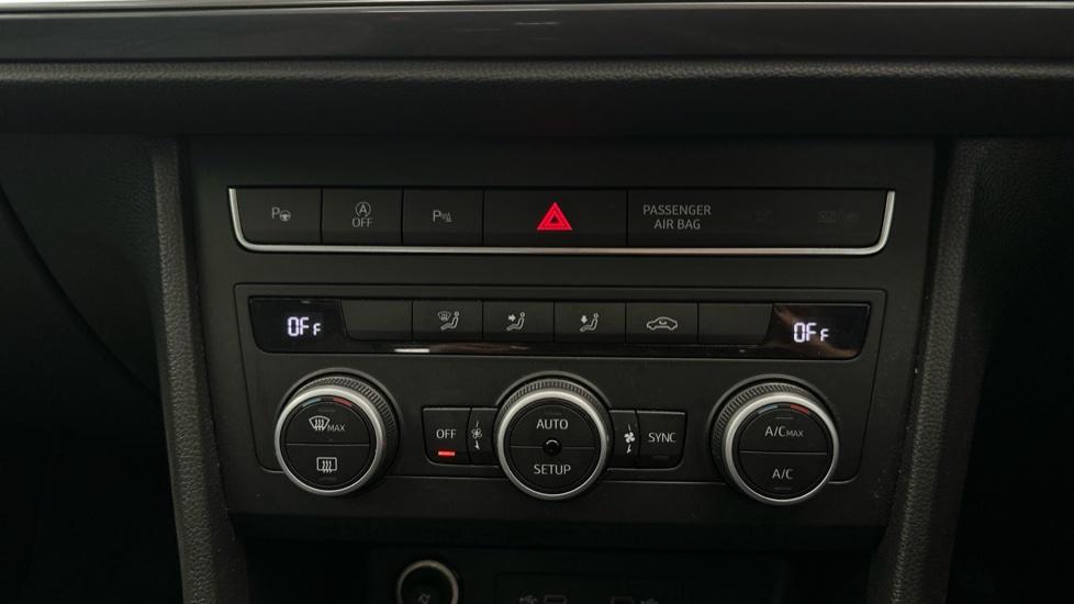 Air Conditioning /Dual Climate Control /Auto Stop/Start/Auto park 