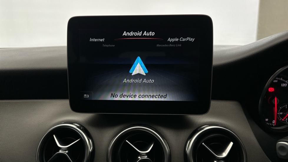 Apple Car Play & Android Auto