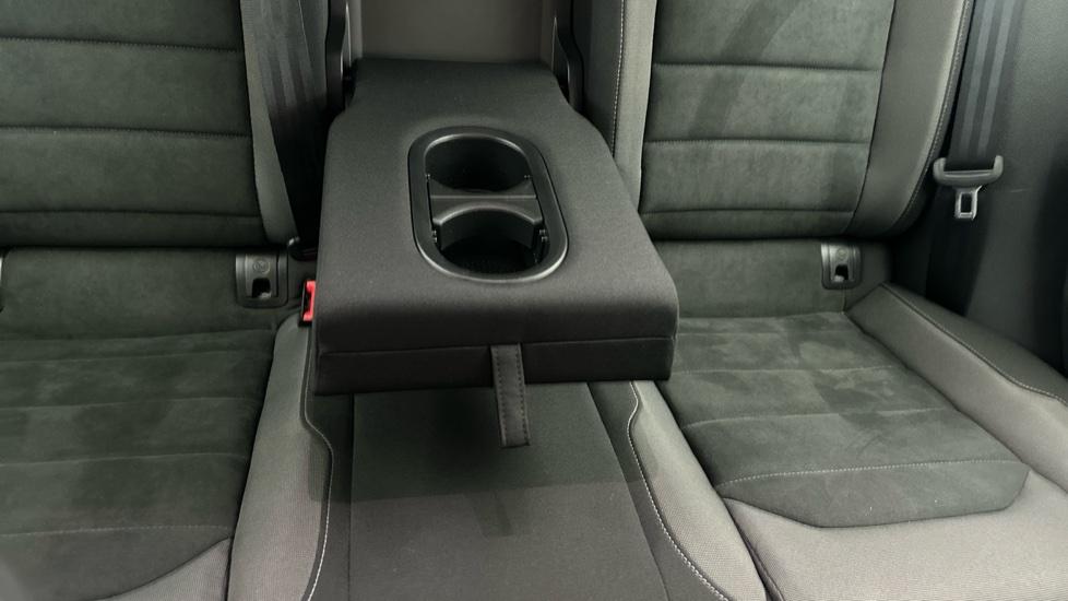 Rear Armrest/ Cup Holder